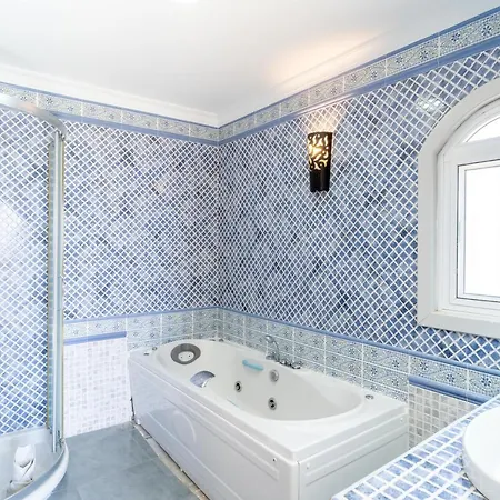 Kenny Private Pool Casasol Nerja