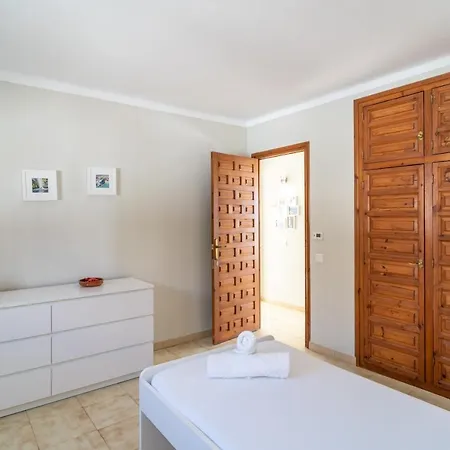 Kenny Private Pool Casasol Нерха