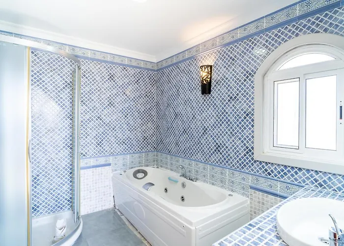 Kenny Private Pool Casasol Nerja